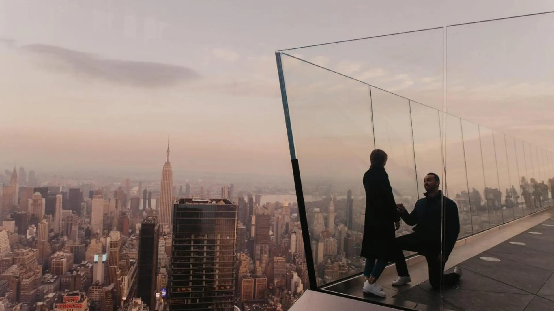Apartment Stay Steps To Times Square, Beyond The Edge, Empire State Building & More! New York