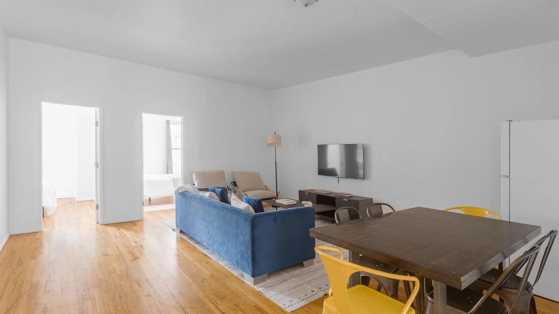 Stay Steps To Times Square, Beyond The Edge, Empire State Building & More! New York Apartment