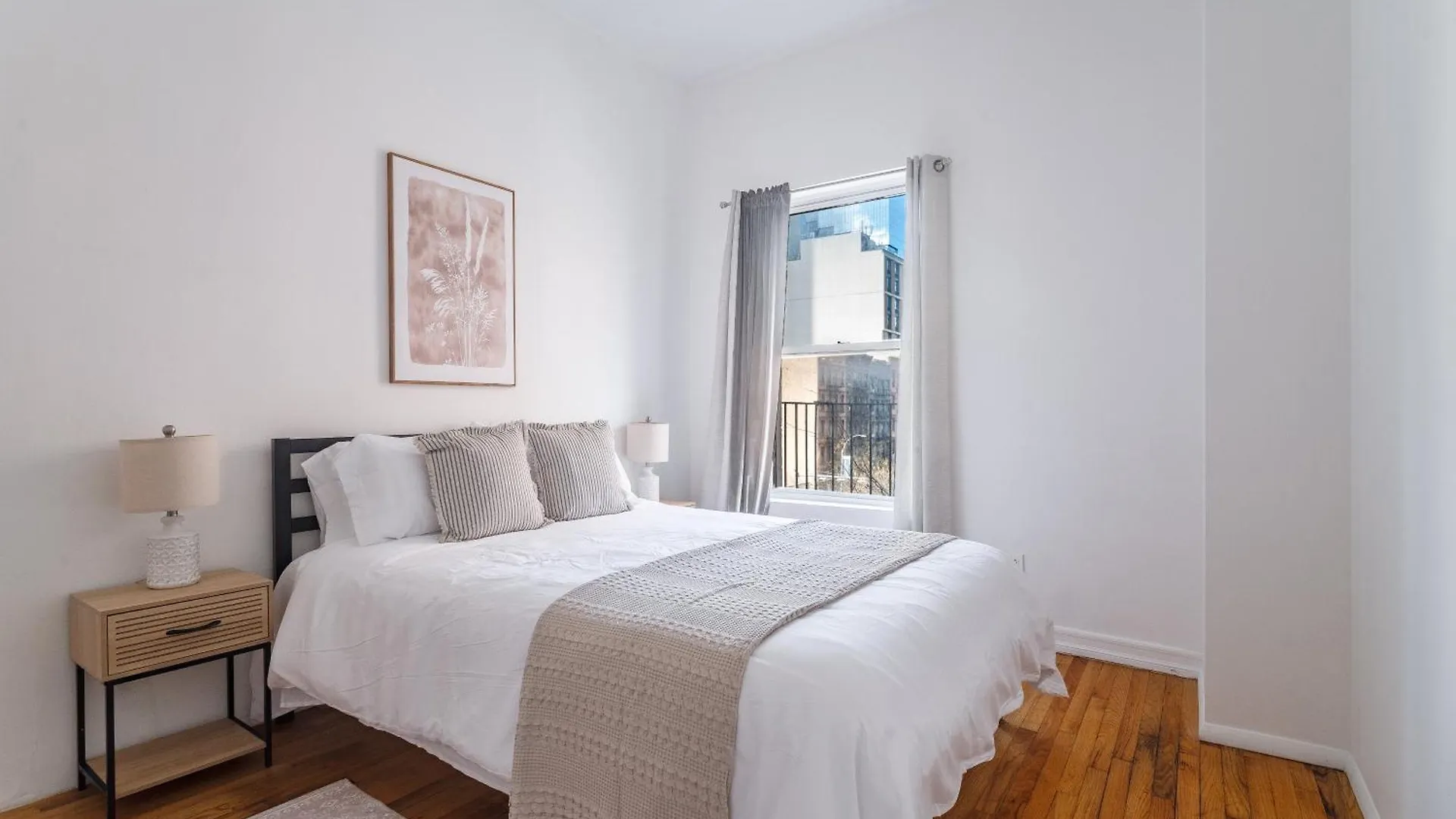 Stay Steps To Times Square, Beyond The Edge, Empire State Building & More! New York Apartment