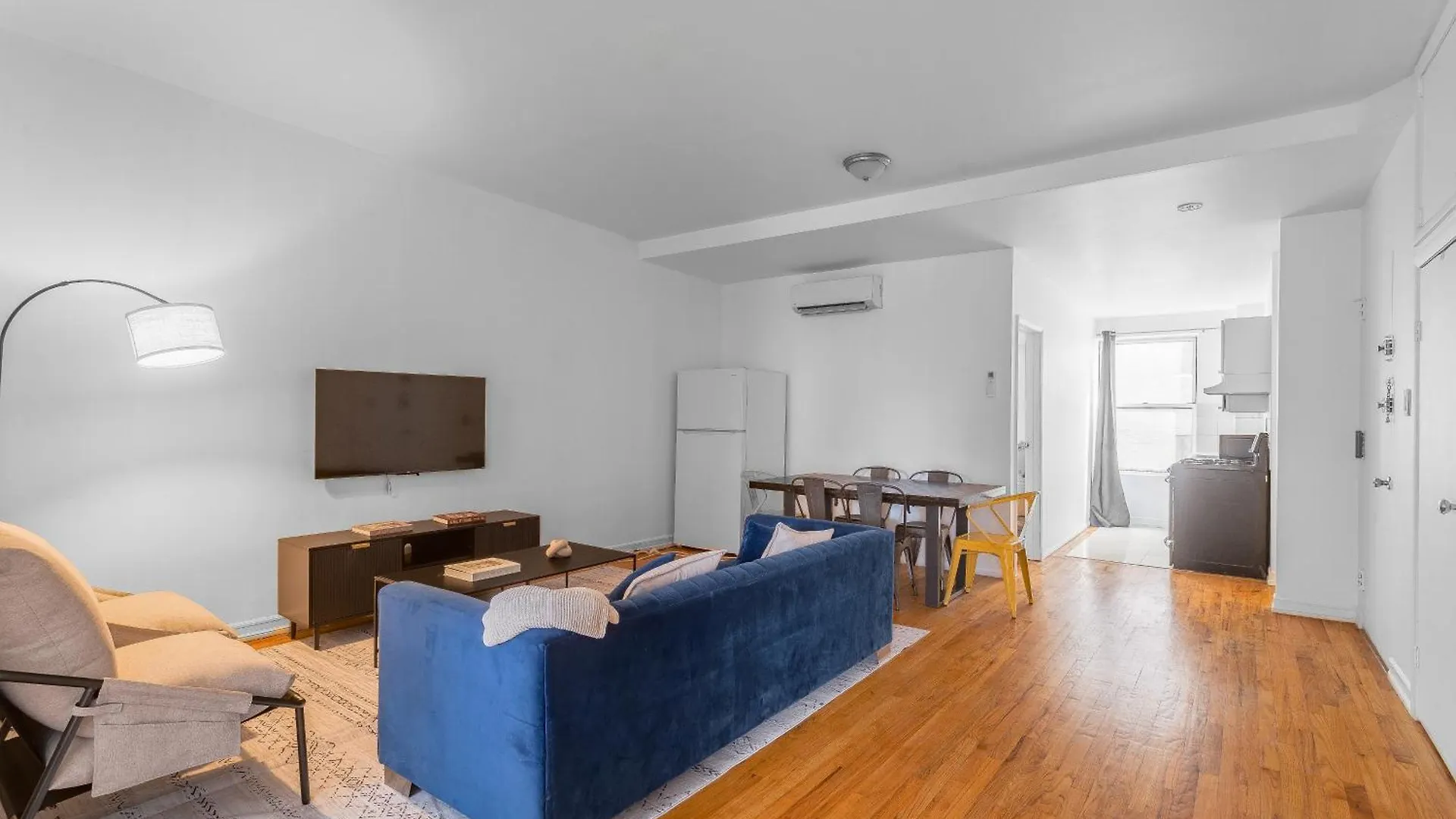 Stay Steps To Times Square, Beyond The Edge, Empire State Building & More! New York