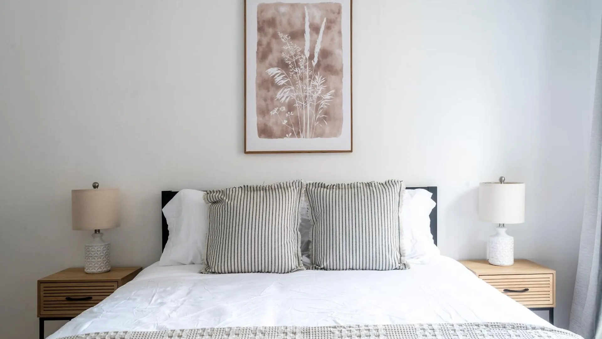 Stay Steps To Times Square, Beyond The Edge, Empire State Building & More! New York Apartment